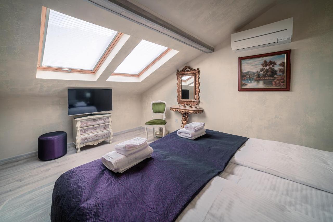 The Gallery Guest House - Garden And Garage Veliko Tŭrnovo Exterior photo