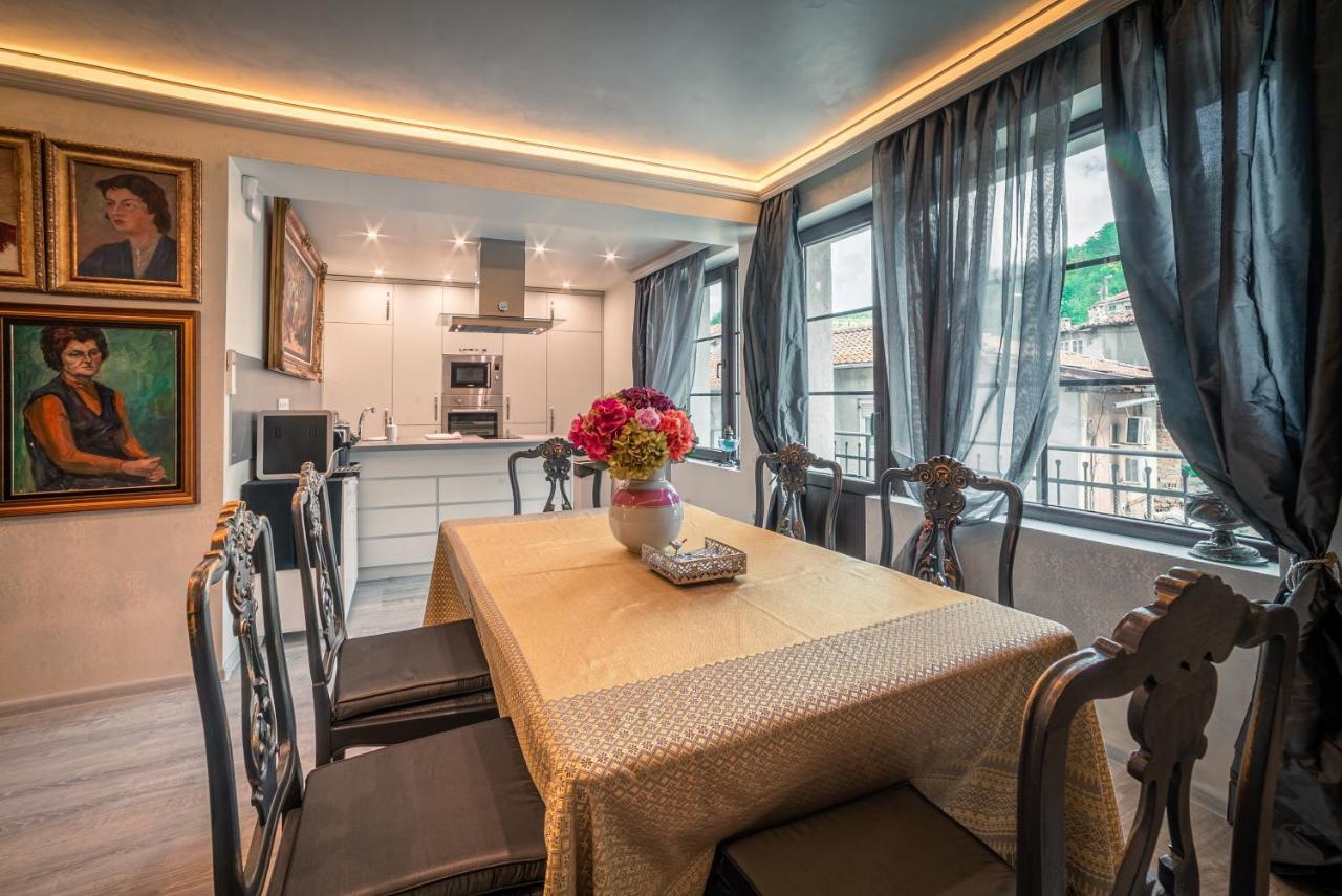 The Gallery Guest House - Garden And Garage Veliko Tŭrnovo Exterior photo