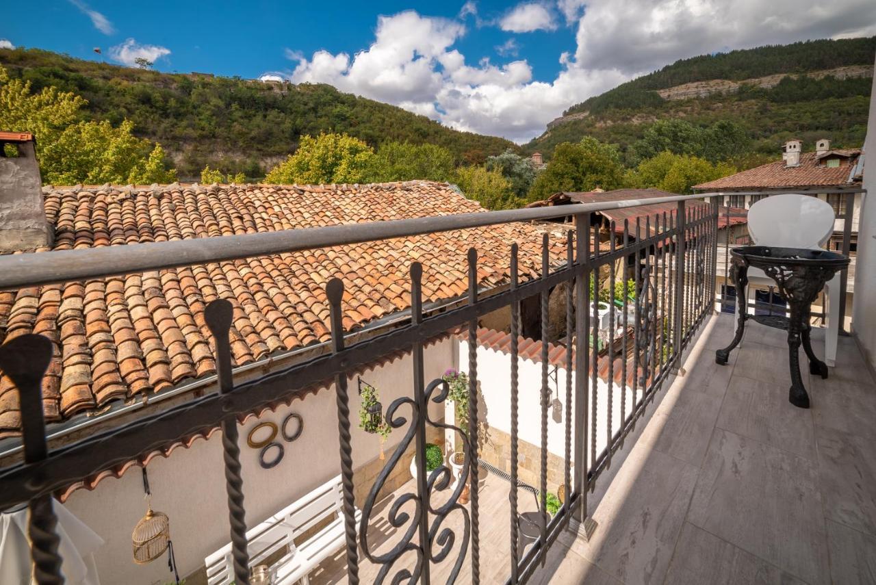 The Gallery Guest House - Garden And Garage Veliko Tŭrnovo Exterior photo